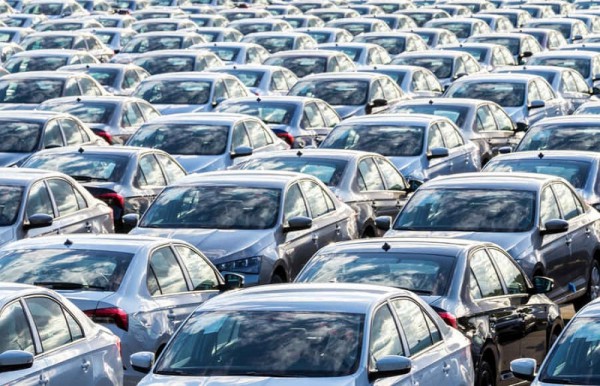 Gần 200.000 ô tô tồn kho đang được giảm giá