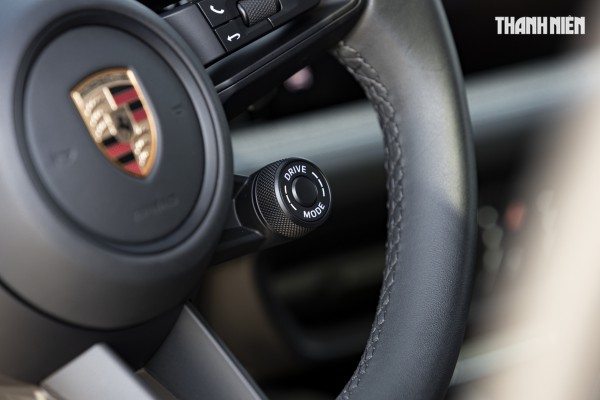 ‘Ghìm cương’ Porsche Cayenne e-hybrid giá gần 7 tỉ đồng: Nhanh, mạnh, ít ngốn xăng