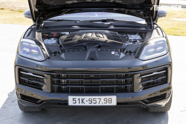 ‘Ghìm cương’ Porsche Cayenne e-hybrid giá gần 7 tỉ đồng: Nhanh, mạnh, ít ngốn xăng