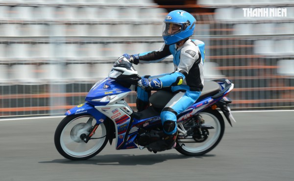 Giá bán cao hơn SH 125i, xe máy số Honda Dash 125 có gì hút khách Việt? Giá bán cao hơn SH 125i, xe máy số Honda Dash 125 có gì hút khách Việt?