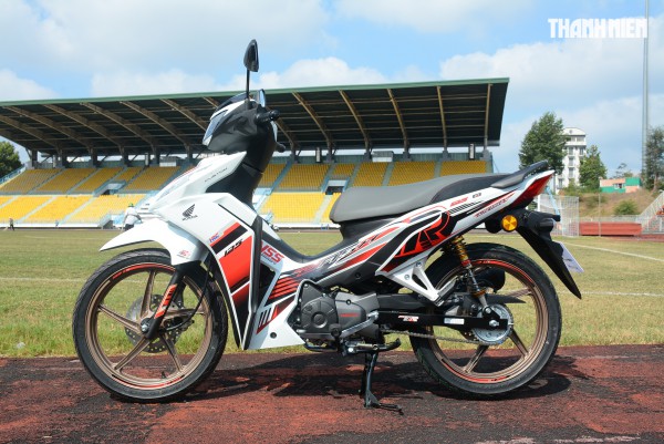 Giá bán cao hơn SH 125i, xe máy số Honda Dash 125 có gì hút khách Việt? Giá bán cao hơn SH 125i, xe máy số Honda Dash 125 có gì hút khách Việt?