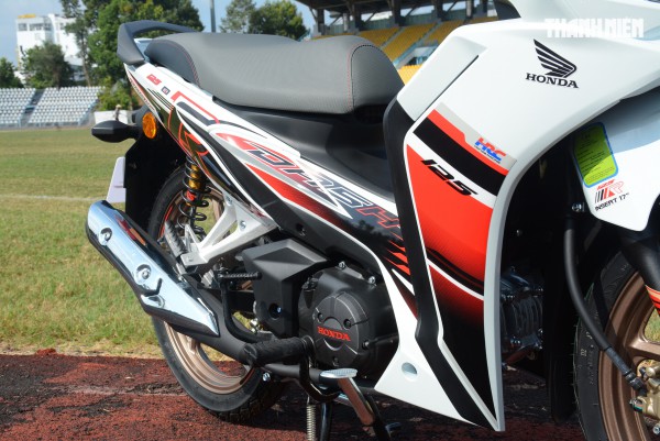 Giá bán cao hơn SH 125i, xe máy số Honda Dash 125 có gì hút khách Việt? Giá bán cao hơn SH 125i, xe máy số Honda Dash 125 có gì hút khách Việt?