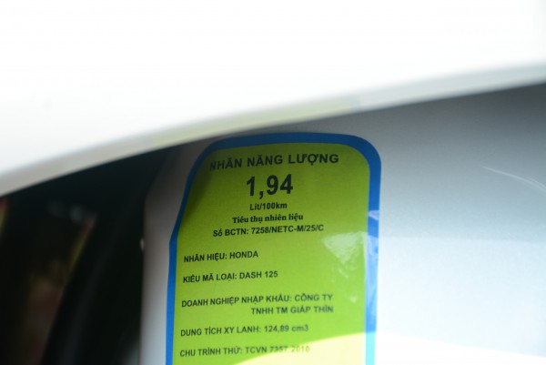 Giá bán cao hơn SH 125i, xe máy số Honda Dash 125 có gì hút khách Việt? Giá bán cao hơn SH 125i, xe máy số Honda Dash 125 có gì hút khách Việt?