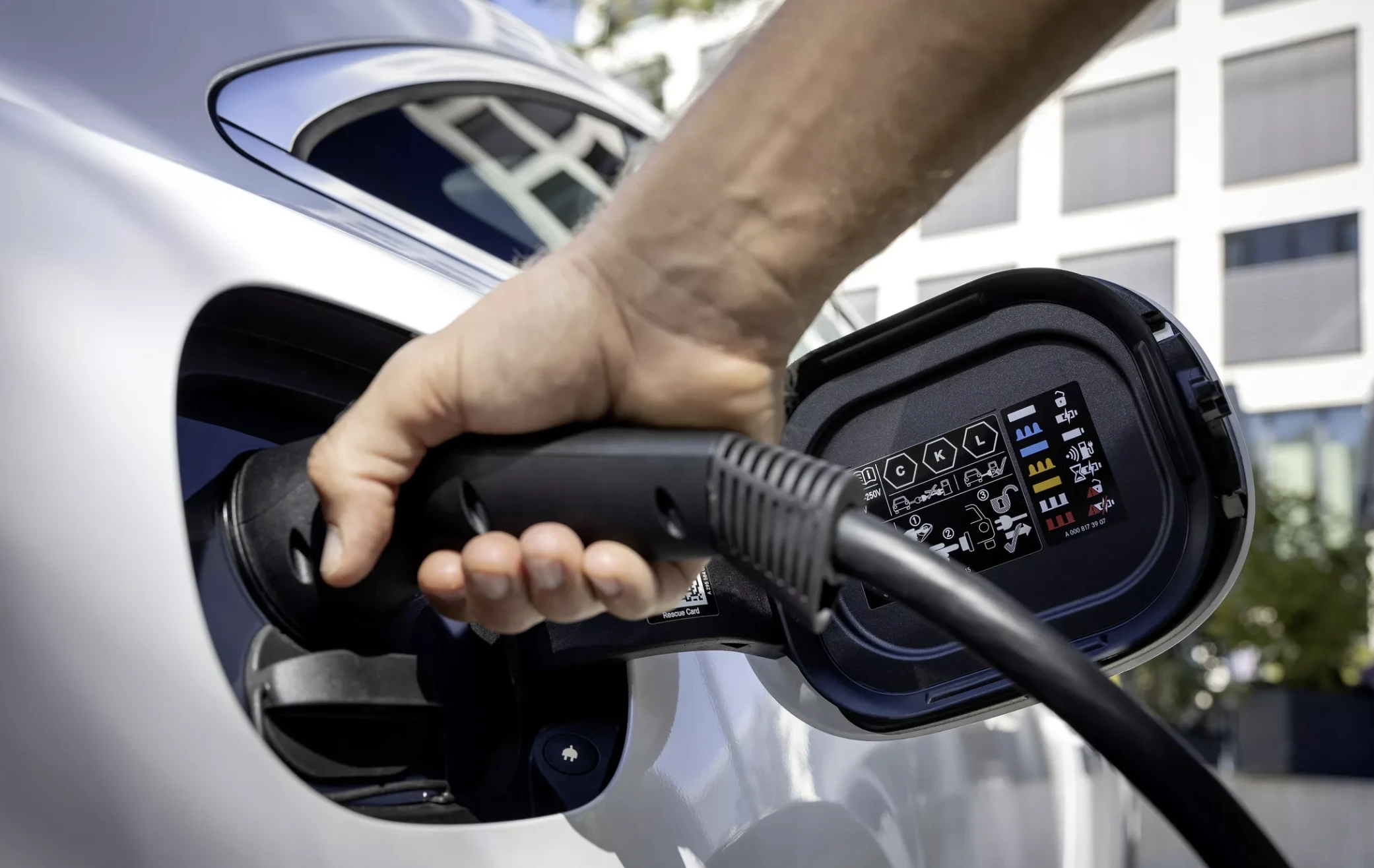 Giá bán ô tô điện đã qua sử dụng thấp hơn xe chạy xăng