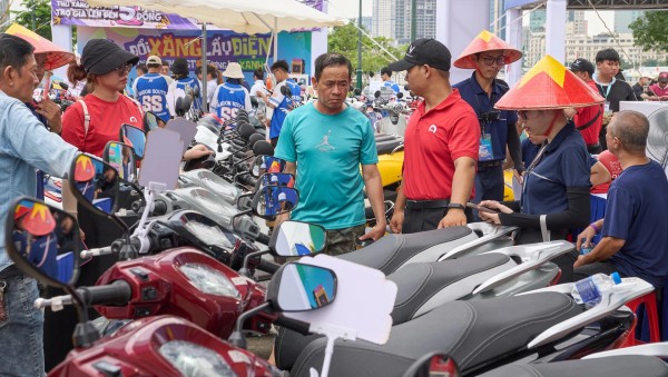 Giá bằng nửa thị trường Thái Lan, vì sao Honda UC3 vẫn bị khách Việt chê đắt? Giá bằng nửa thị trường Thái Lan, vì sao Honda UC3 vẫn bị khách Việt chê đắt?