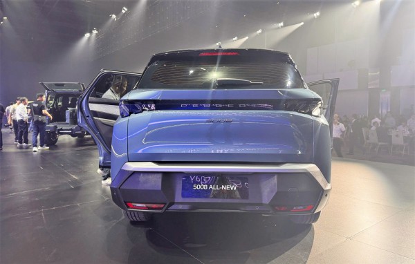 Giá gần 1,4 tỉ Peugeot 5008 mới có gì cạnh tranh ở nhóm SUV, crossover gia đình?