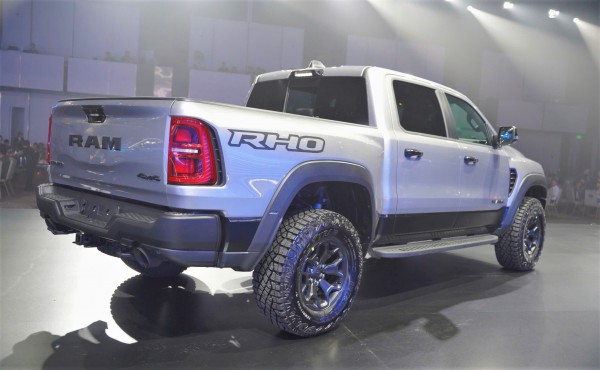 Giá gần 5,5 tỉ, bán tải 'khủng long' RAM 1500 RHO có gì vượt trội? Giá gần 5,5 tỉ, bán tải 'khủng long' RAM 1500 RHO có gì vượt trội?