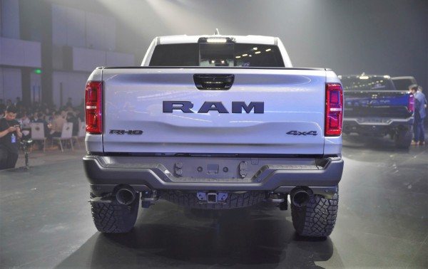 Giá gần 5,5 tỉ, bán tải 'khủng long' RAM 1500 RHO có gì vượt trội? Giá gần 5,5 tỉ, bán tải 'khủng long' RAM 1500 RHO có gì vượt trội?