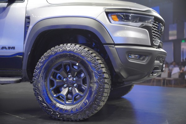 Giá gần 5,5 tỉ, bán tải 'khủng long' RAM 1500 RHO có gì vượt trội? Giá gần 5,5 tỉ, bán tải 'khủng long' RAM 1500 RHO có gì vượt trội?