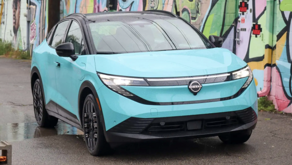 Giá xăng dầu liên tục biến động, lượng tìm kiếm xe điện gia tăng