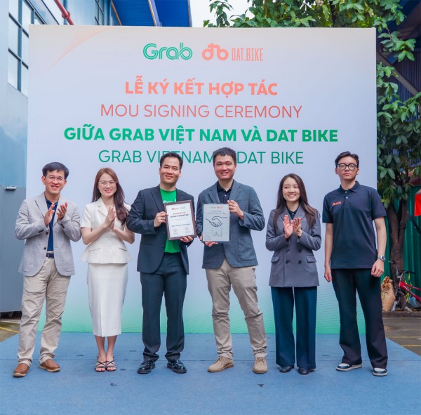 Grab bắt tay Dat Bike: Phổ cập xe điện bằng 'người kiểm chứng' khó tính nhất Grab bắt tay Dat Bike: Phổ cập xe điện bằng 'người kiểm chứng' khó tính nhất