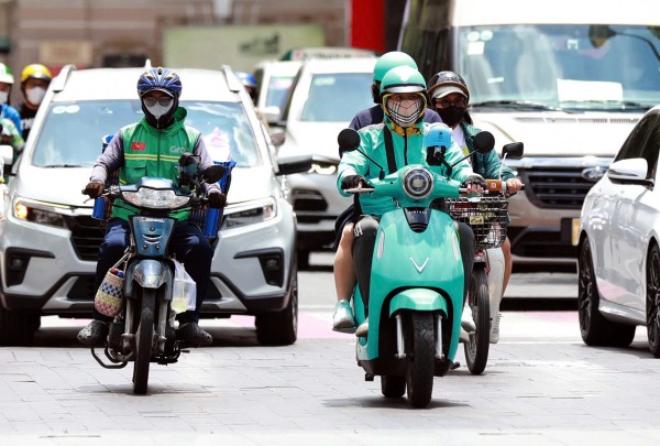 Hà Nội đề xuất xe ôm công nghệ, taxi mới phải dùng năng lượng xanh từ 1.7.2026 Hà Nội đề xuất xe ôm công nghệ, taxi mới phải dùng năng lượng xanh từ 1.7.2026