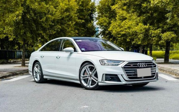 Hàng hiếm Audi S8, đi hơn 30.000 km bán lại mất giá 10 tỷ đồng Hàng hiếm Audi S8, đi hơn 30.000 km bán lại mất giá 10 tỷ đồng