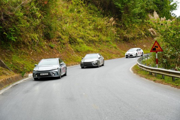 Hành trình xuyên Việt 'khủng' ghi dấu ấn kỷ niệm 30 năm của Toyota Việt Nam Hành trình xuyên Việt 'khủng' ghi dấu ấn kỷ niệm 30 năm của Toyota Việt Nam