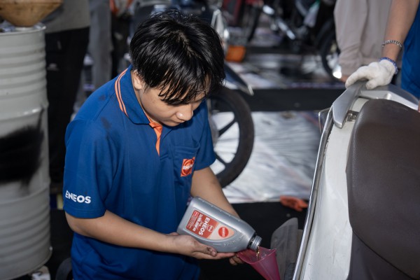 Hơn 1.200 xe máy của công nhân được kiểm tra, bảo dưỡng miễn phí Hơn 1.200 xe máy của công nhân được kiểm tra, bảo dưỡng miễn phí