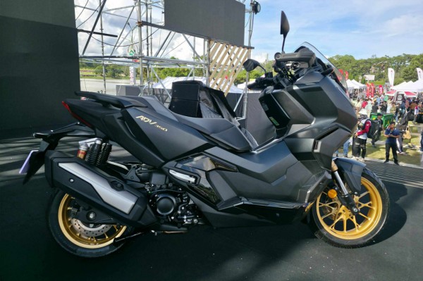 Honda ADV 350 vừa bán đã 'loạn giá', có đại lý chênh đến 12 triệu đồng Honda ADV 350 vừa bán đã 'loạn giá', có đại lý chênh đến 12 triệu đồng