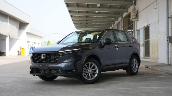 Honda CR-V 2024 bất ngờ xuất hiện tại TP.HCM, xe cũ sắp ‘xả kho’