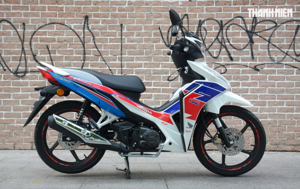 Honda Dash 125 HRC bản đặc biệt phong cách xe đua về Việt Nam 15 chiếc Honda Dash 125 HRC bản đặc biệt phong cách xe đua về Việt Nam 15 chiếc