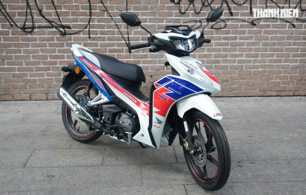 Honda Dash 125 HRC bản đặc biệt phong cách xe đua về Việt Nam 15 chiếc Honda Dash 125 HRC bản đặc biệt phong cách xe đua về Việt Nam 15 chiếc