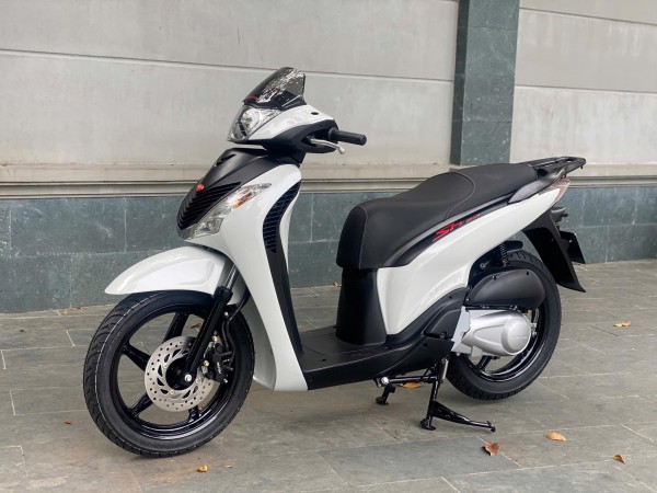 Honda SH Ý dùng 15 năm, bán lại giá 'chát' hơn xe mới