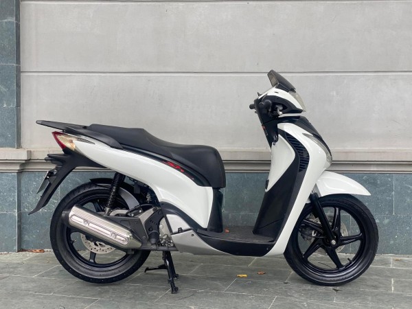 Honda SH Ý dùng 15 năm, bán lại giá 'chát' hơn xe mới