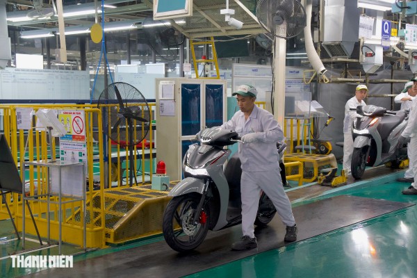 Honda SH Ý dùng 15 năm, bán lại giá 'chát' hơn xe mới