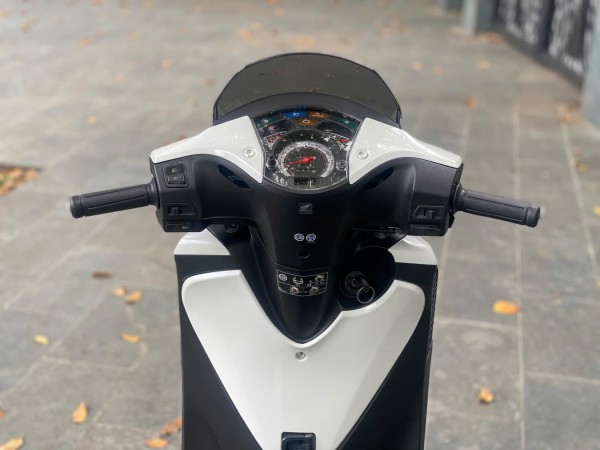 Honda SH Ý dùng 15 năm, bán lại giá 'chát' hơn xe mới