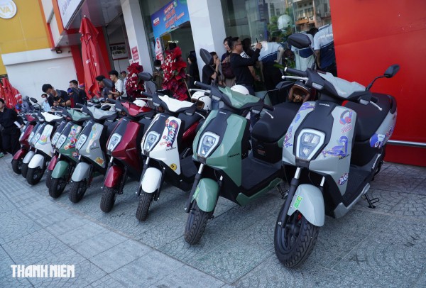 Honda 'tăng lực' vào cuộc đua xe máy điện tại Việt Nam