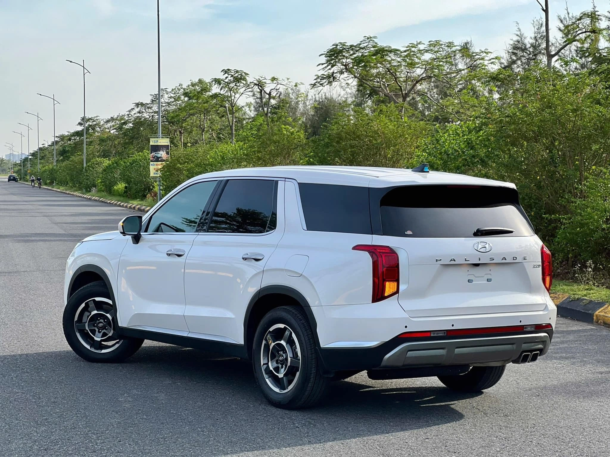 Hyundai Palisade chạy 'lướt' giá rẻ hơn Santa Fe đời mới