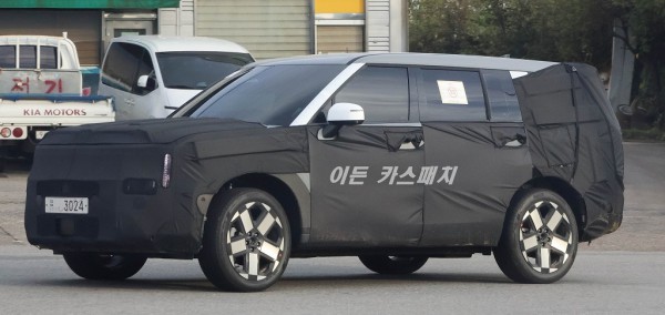 Hyundai Santa Fe lộ diện bản nâng cấp, đã 'sửa' phần đuôi xe gây tranh cãi? Hyundai Santa Fe lộ diện bản nâng cấp, đã 'sửa' phần đuôi xe gây tranh cãi?