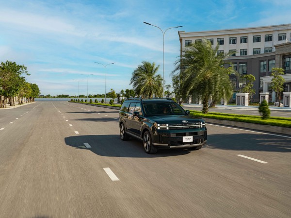 Hyundai Santa Fe tại Việt Nam có thêm bản hybrid, giá 1,369 tỉ đồng