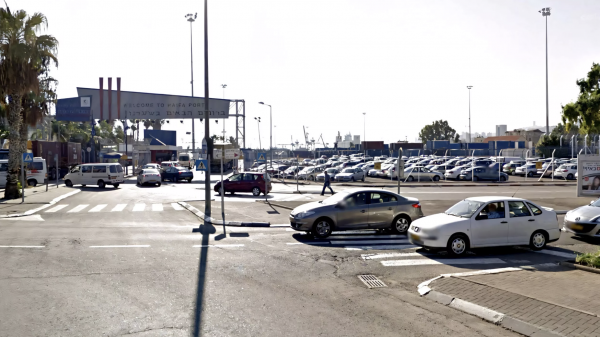 Israel yêu cầu các nhà nhập khẩu ô tô di tản xe điện ra khỏi cảng biển