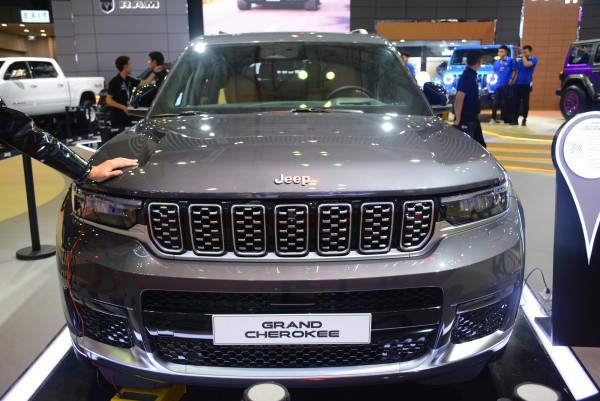 Jeep Grand Cherokee L tại Việt Nam ‘lãnh án’ triệu hồi do lỗi trục lái