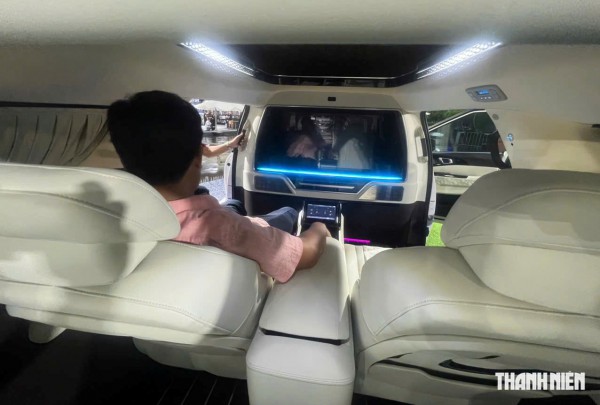 KIA Carnival 2025 thêm bản 'xe chủ tịch' 4 chỗ ngồi, có vách ngăn với khoang lái