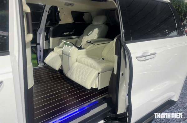 KIA Carnival 2025 thêm bản 'xe chủ tịch' 4 chỗ ngồi, có vách ngăn với khoang lái