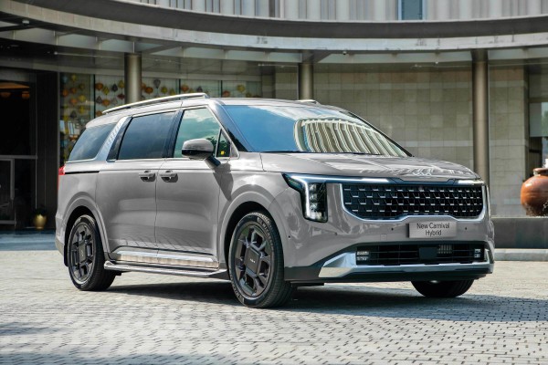 KIA Carnival Hybrid có thêm bản mới, giá thấp hơn gần 200 triệu đồng