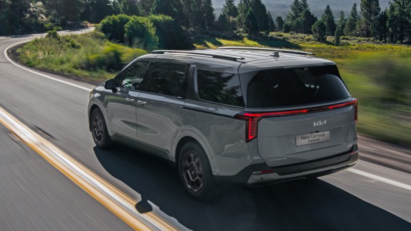 KIA Carnival Hybrid có thêm bản mới, giá thấp hơn gần 200 triệu đồng