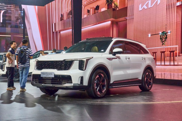 KIA Sorento hybrid có lợi thế nào cạnh tranh trong phân khúc xe 7 chỗ?