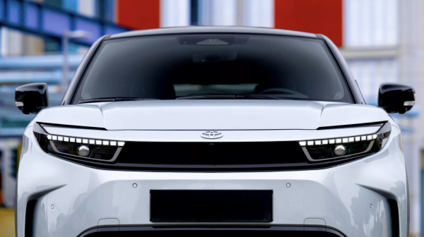 Không phải xe điện, Toyota dồn lực sản xuất ô tô hybrid