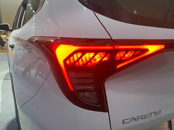 Kia Carens 1.5G Luxury, phiên bản 
