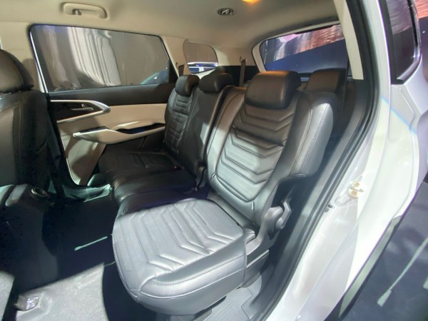 Kia Carens 1.5G Luxury, phiên bản 