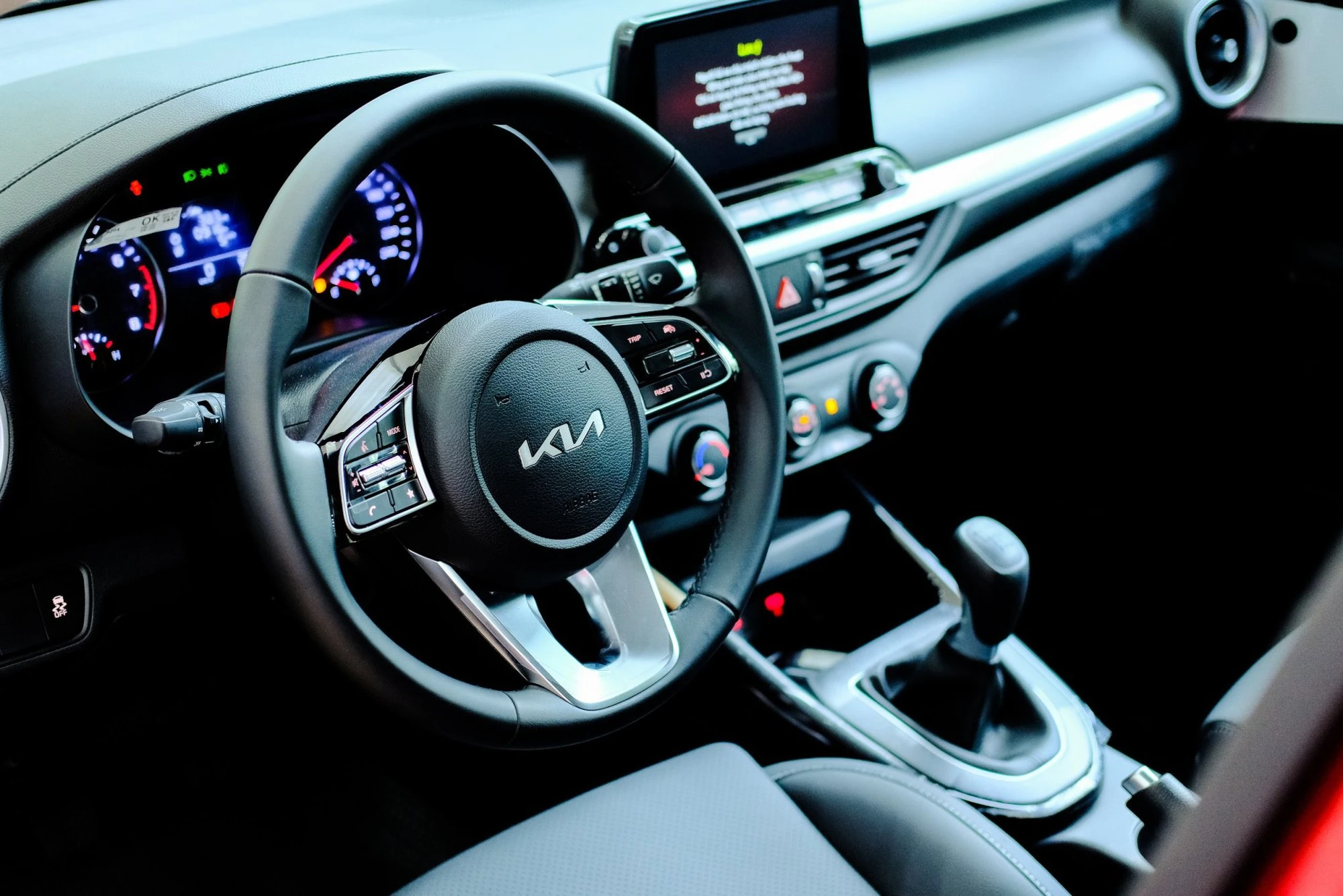 Kia K3 ‘thanh lý’ giá ngang Toyota Vios