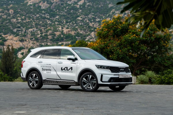 Kia Sorento Plug-in Hybrid khác biệt gì so với phiên bản hybrid thường?