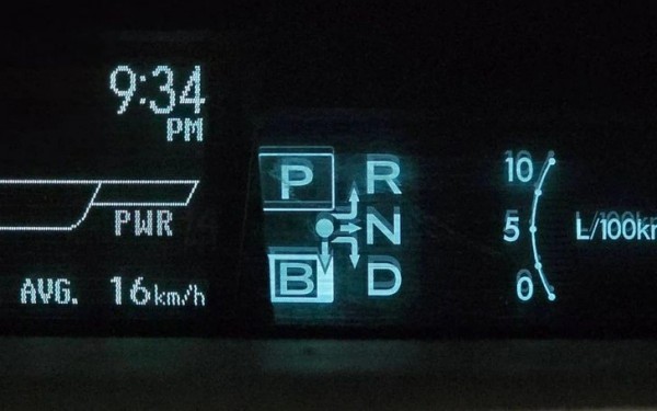 Lái ô tô hybrid leo dốc cao, vì sao không nên dùng chế độ số B? Lái ô tô hybrid leo dốc cao, vì sao không nên dùng chế độ số B?