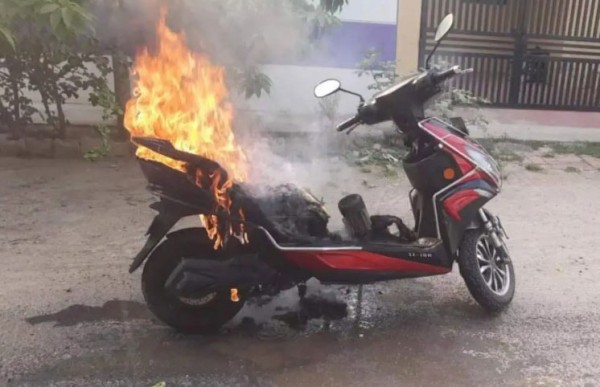 Làm thế nào để tránh nguy cơ xe máy điện cháy nổ? Làm thế nào để tránh nguy cơ xe máy điện cháy nổ?