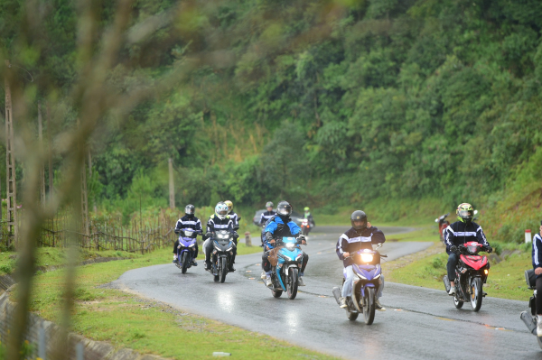 Lần đầu cầm lái Exciter 155 trên đèo Tây Bắc: Phấn khích đến từng khúc cua Lần đầu cầm lái Exciter 155 trên đèo Tây Bắc: Phấn khích đến từng khúc cua