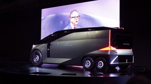 Lexus 'tái định nghĩa' sự sang trọng trong ngành ô tô Lexus 'tái định nghĩa' sự sang trọng trong ngành ô tô