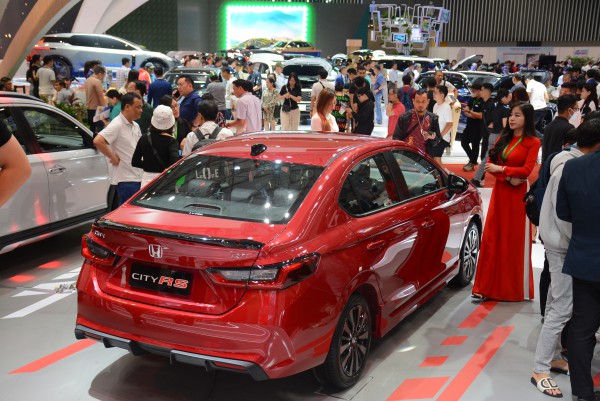 Liên tiếp để Mazda2 vượt mặt, Honda City tăng ưu đãi giảm giá tìm lại sức hút Liên tiếp để Mazda2 vượt mặt, Honda City tăng ưu đãi giảm giá tìm lại sức hút