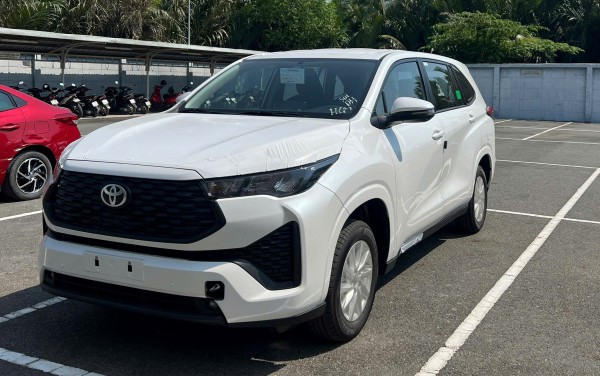 Loạt ô tô mới mở bán tại Việt Nam tháng cuối năm: Xe 7 chỗ 'chiếm sóng'