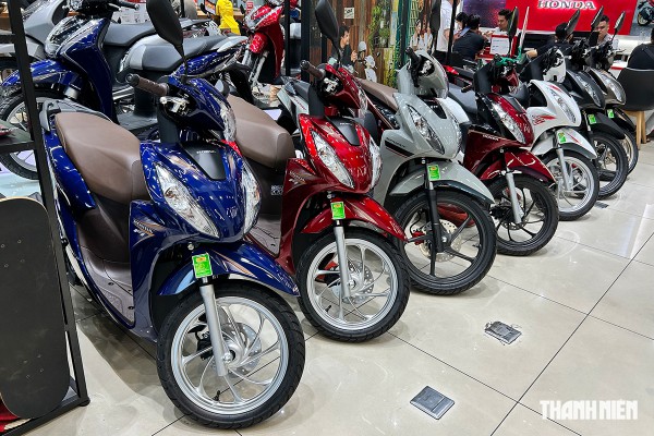 Loạt xe máy Honda 'đội giá', bất chấp áp lực từ xe điện